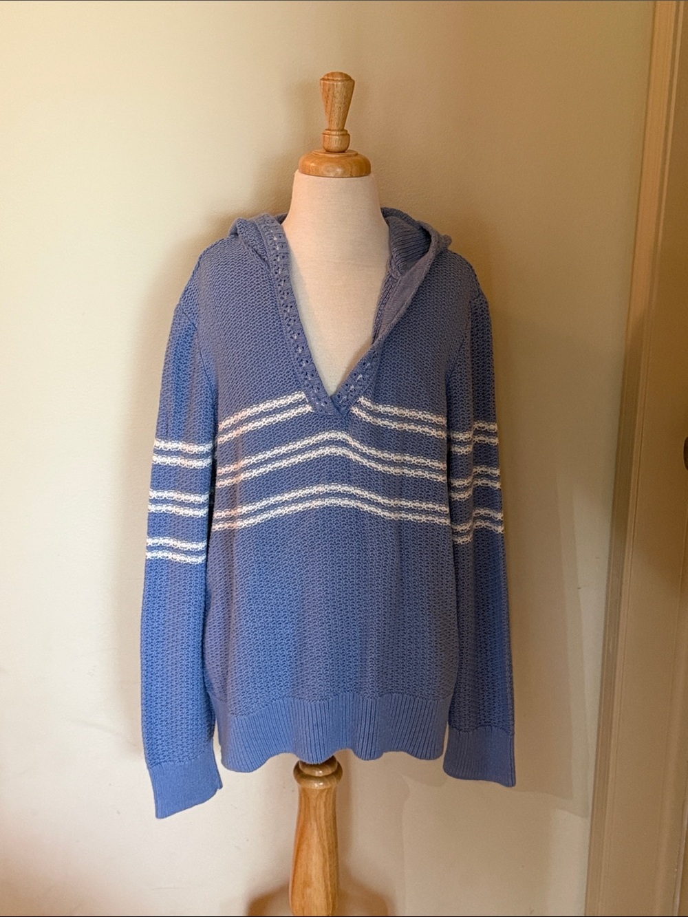 EUC Woman’s XL Christopher & Banks Light Blue V-Neck Hooded Sweater